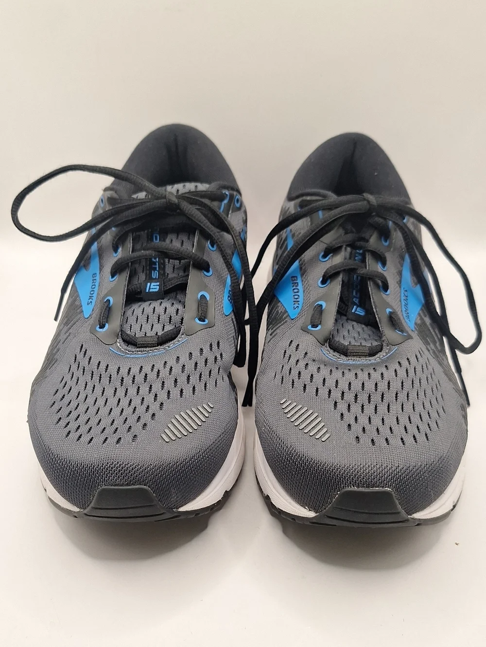 Excellent used condition Brooks Men's Addiction GTS 15 Athletic Shoes Extra Wide